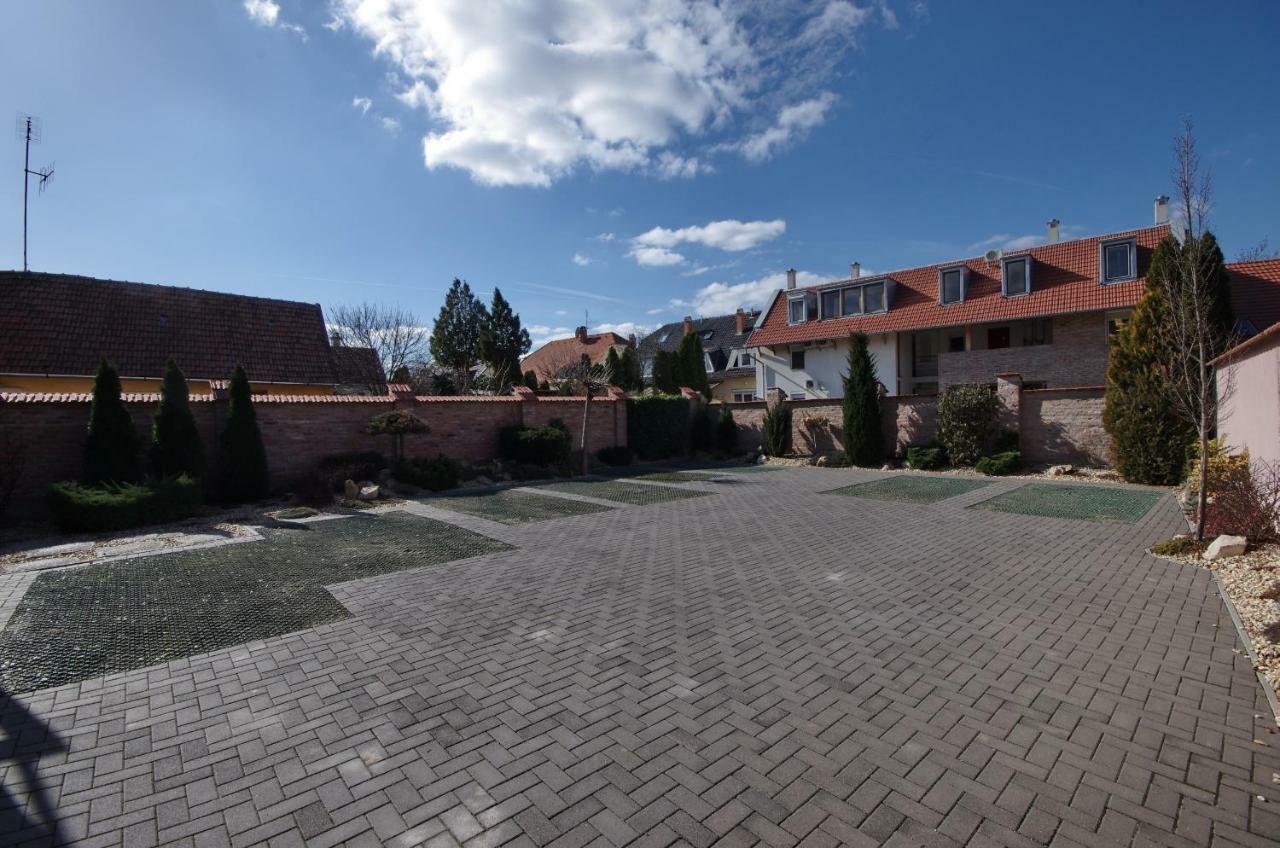 Royal Residence Apartments غيولا المظهر الخارجي الصورة