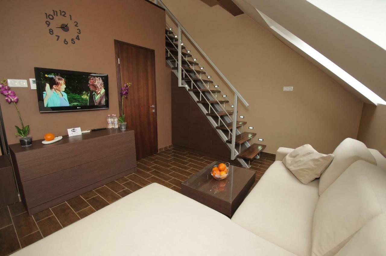 Royal Residence Apartments غيولا المظهر الخارجي الصورة
