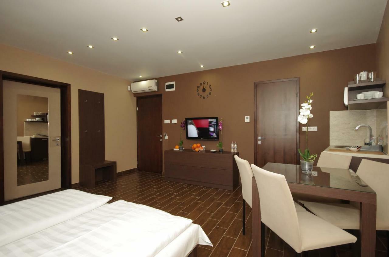 Royal Residence Apartments غيولا المظهر الخارجي الصورة