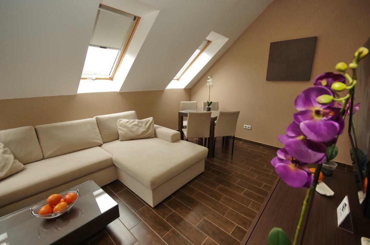 Royal Residence Apartments غيولا المظهر الخارجي الصورة
